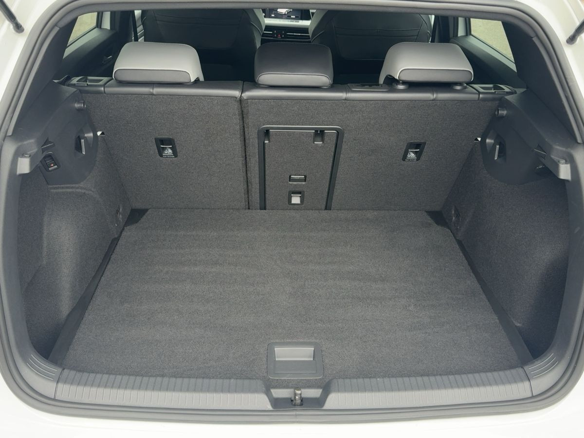 Golf VIII 1.5 TSI R-Line AHK ACC LED Navi Kamera Bluet. Sitzhzg Start/Stopp