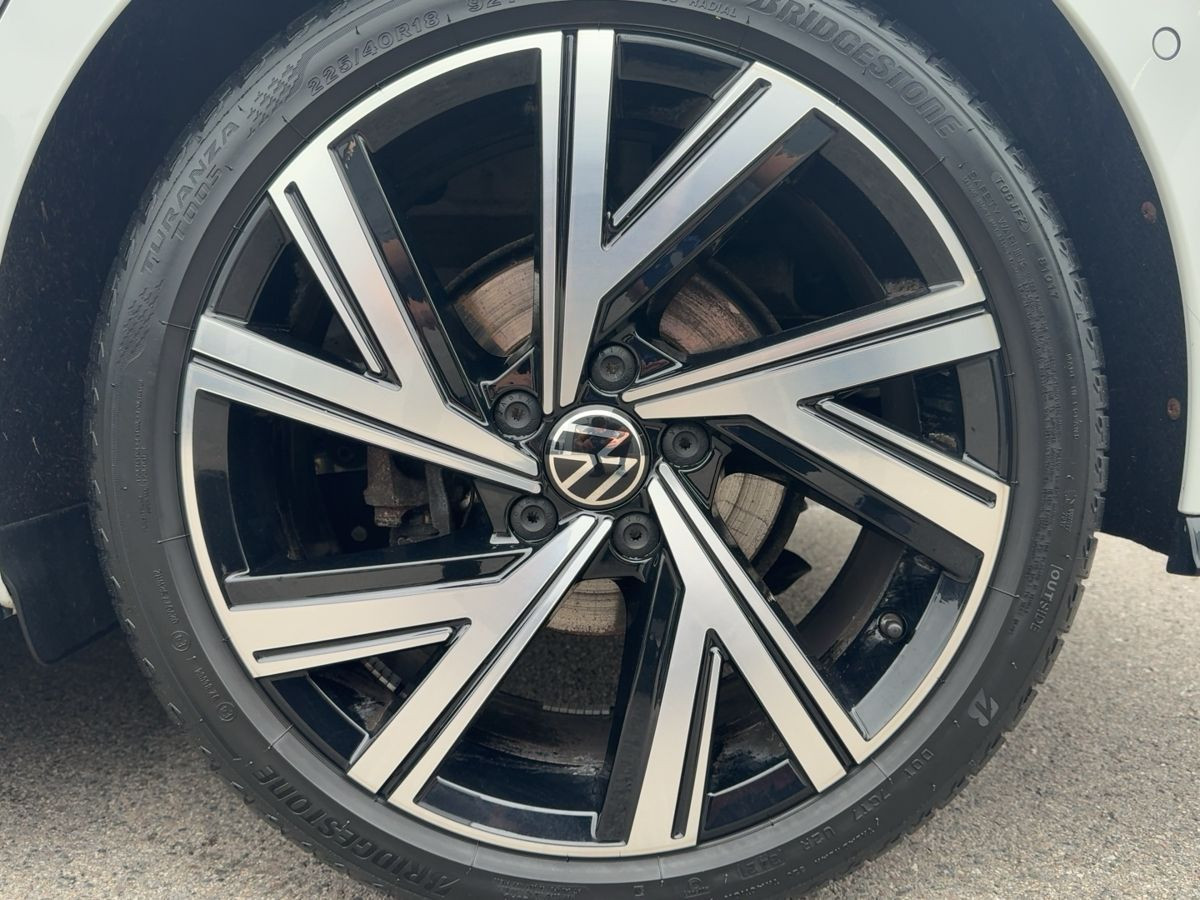 Golf VIII 1.5 TSI R-Line AHK ACC LED Navi Kamera Bluet. Sitzhzg Start/Stopp