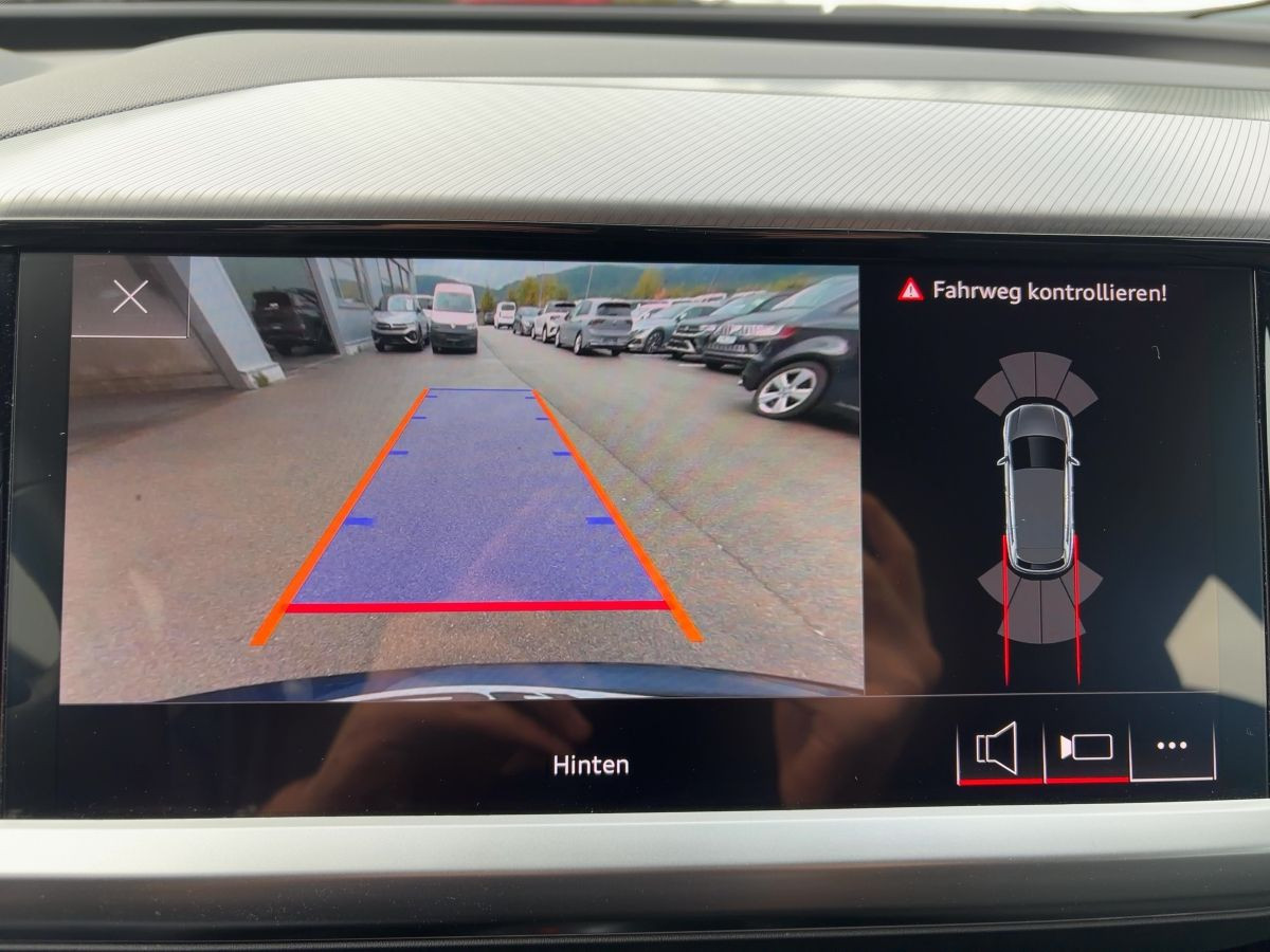 Q4 e-tron Quattro 82 kWh advanced MMI-Navi-Plus LED Kamera Sitzh.