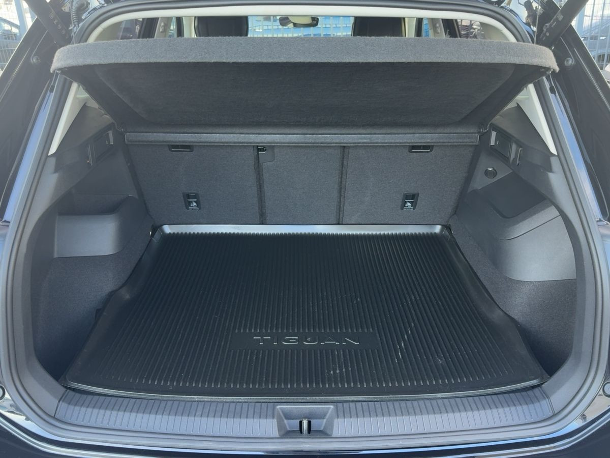 Tiguan 2.0 TDI DSG Elegance AHK Navi HD-Matrix Standh. Pano Leder Area View