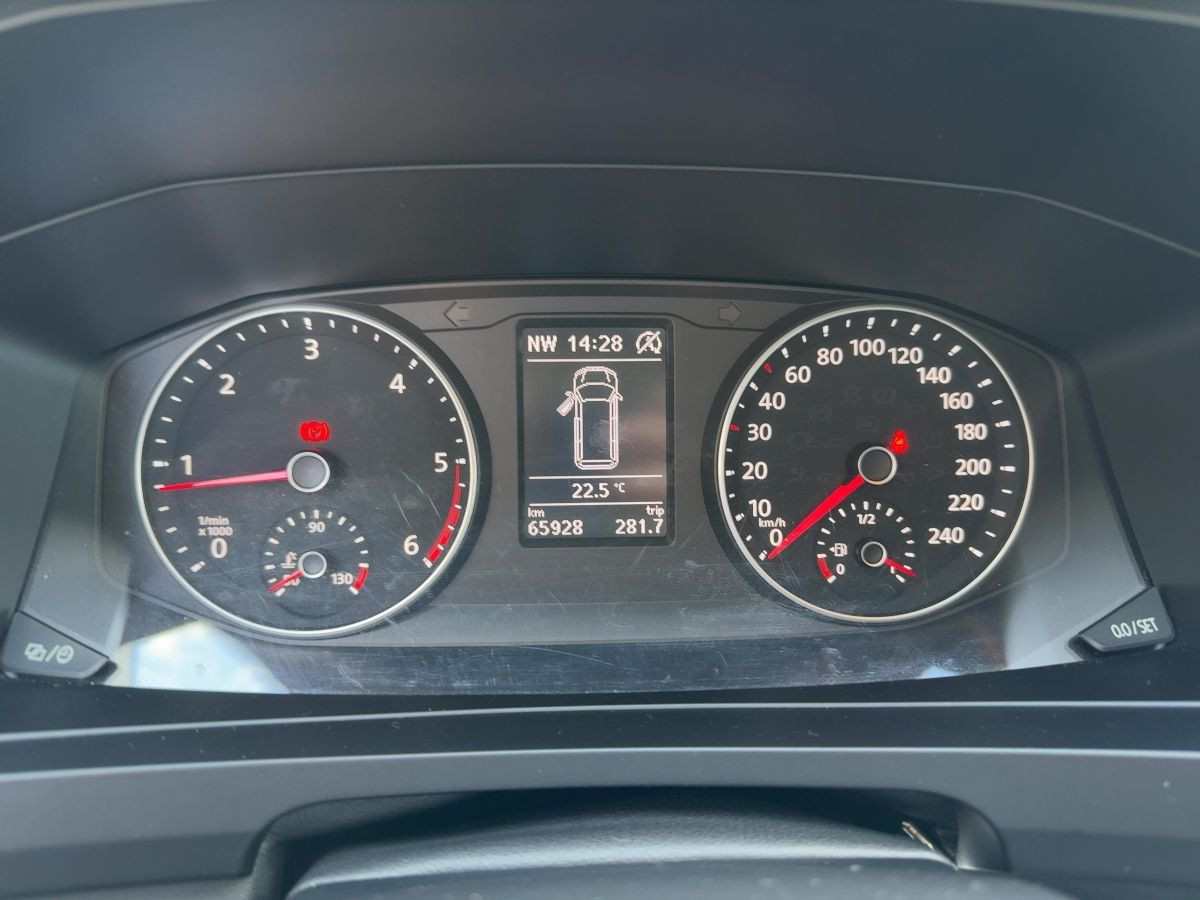 T6 Kombi T6 2.0 TDI LR 9-Sitze Navi Klima Bluet. Parkp. elektr. Spiegel + FH