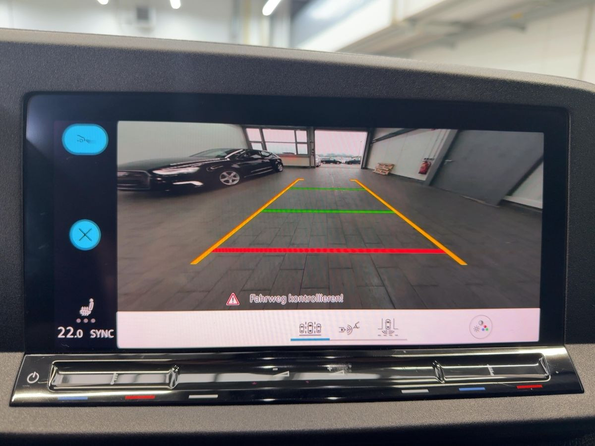 Caddy 2.0 TDI DSG AHK Navi Standh. LED Kamera Tempo Climatronic Sitzh.