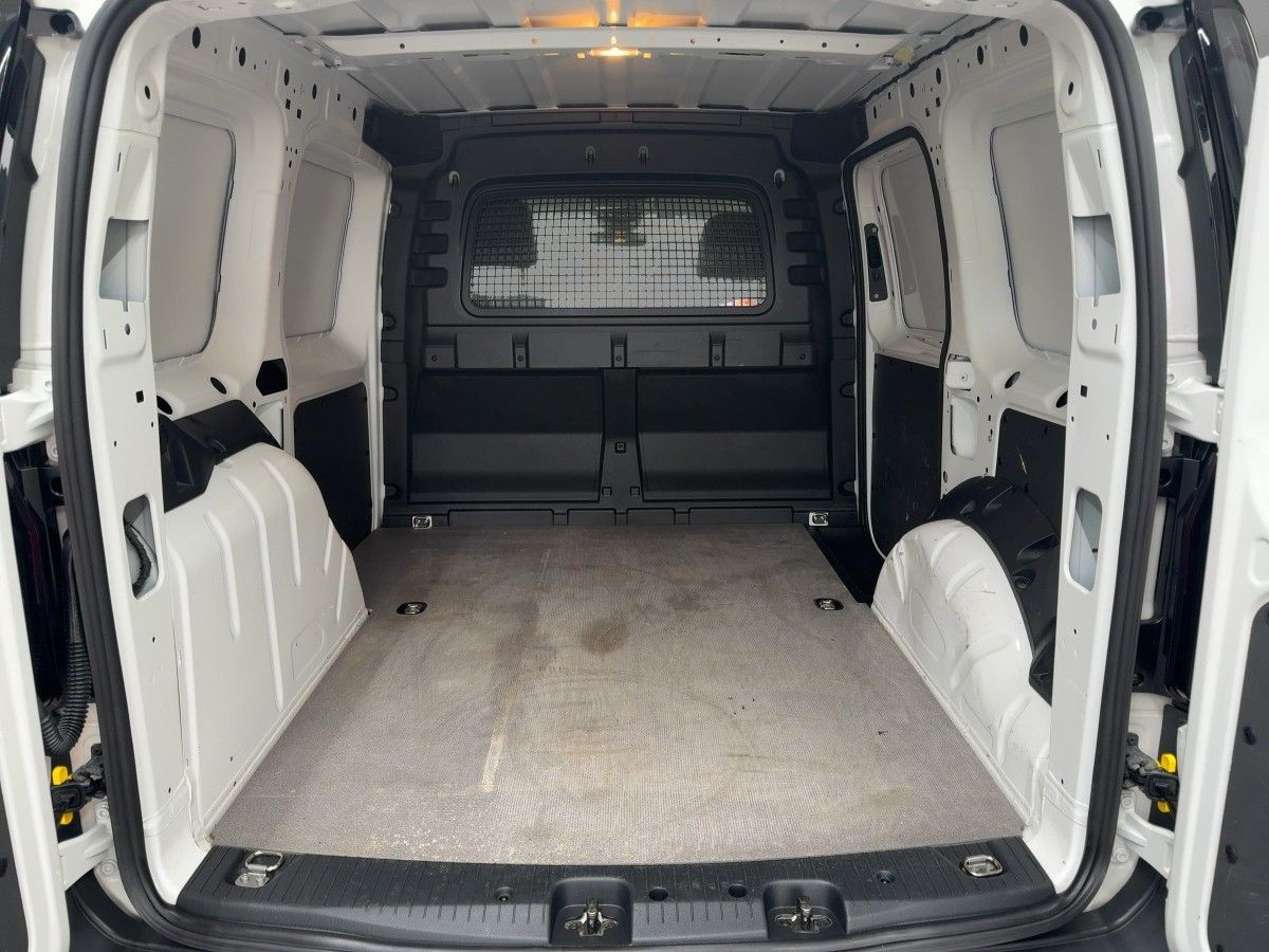 Caddy 2.0 TDI DSG AHK Navi Standh. LED Kamera Tempo Climatronic Sitzh.