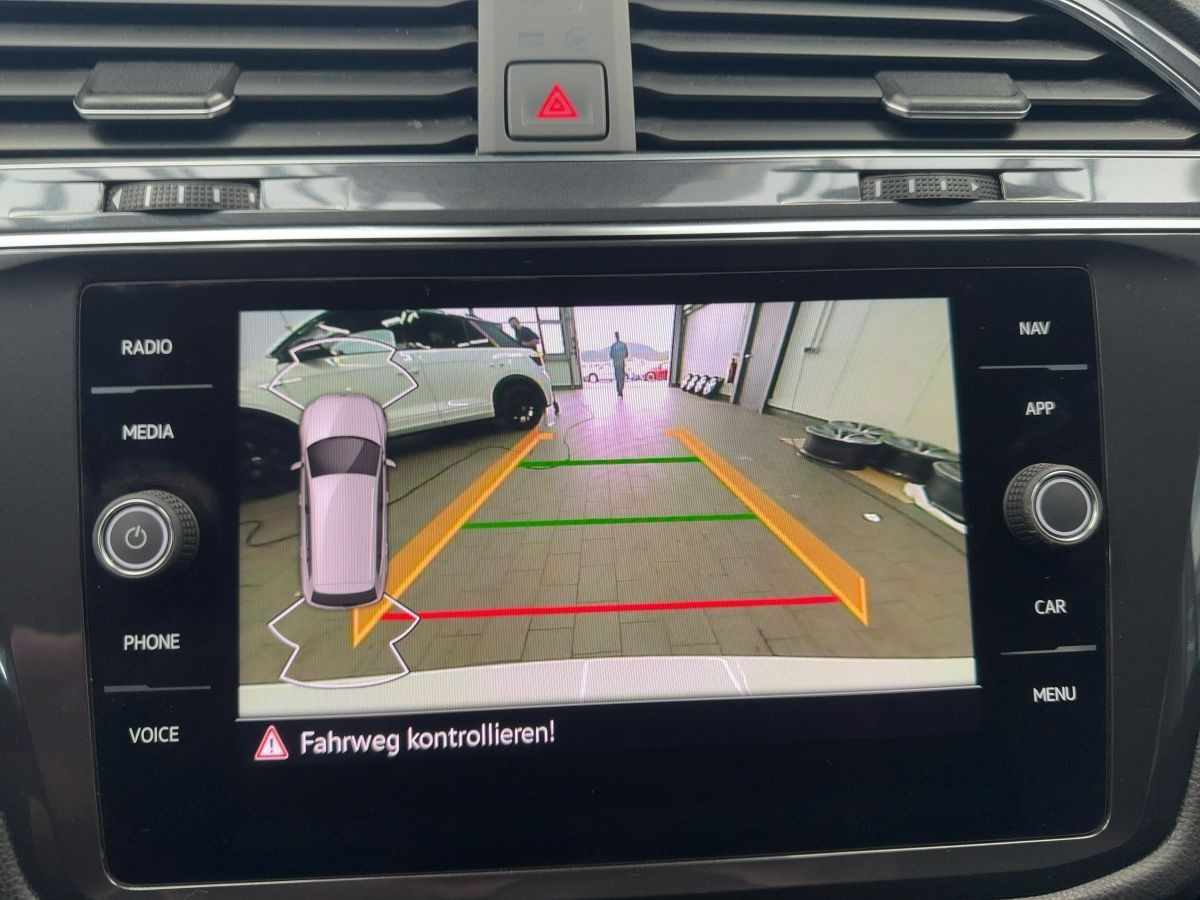Tiguan Allspace 1.5 TSI DSG R-Line 20 Zoll ACC Navi LED Kamera Keyless Climatronic Sitzh.
