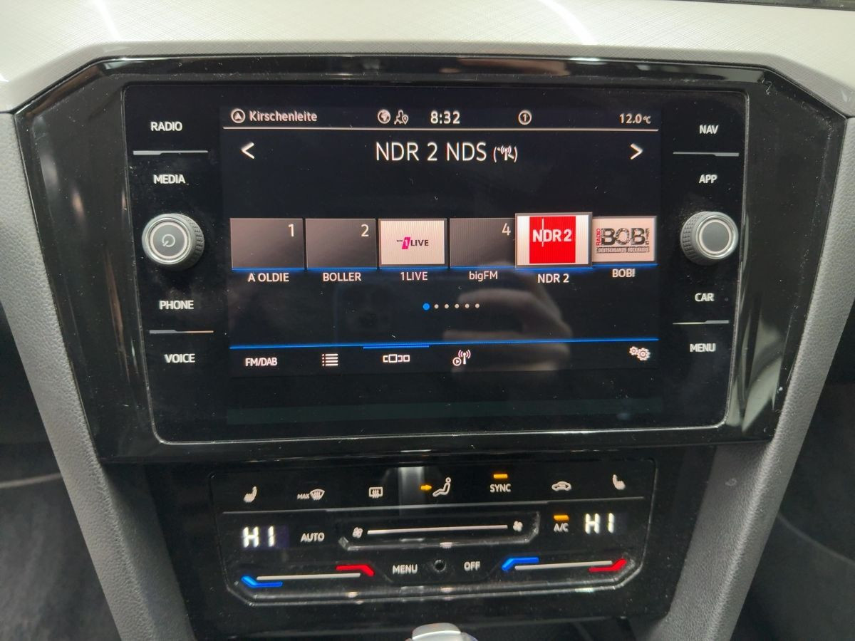 Passat Variant 2.0 TDI DSG Business AHK ACC Navi LED Kamera Keyless ergo Climatronic